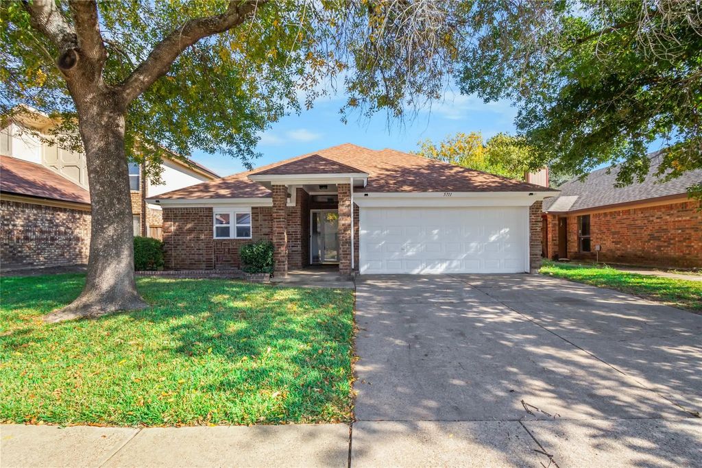 5711 Congressional Drive, Arlington