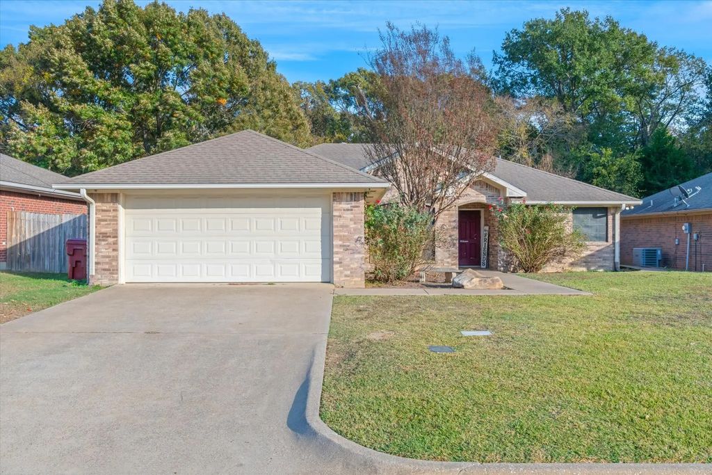 351 River Oaks Lane, Canton