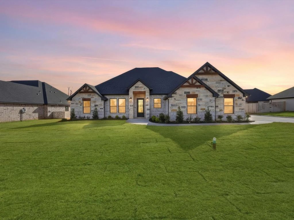 2168 Middlewood Circle, Granbury