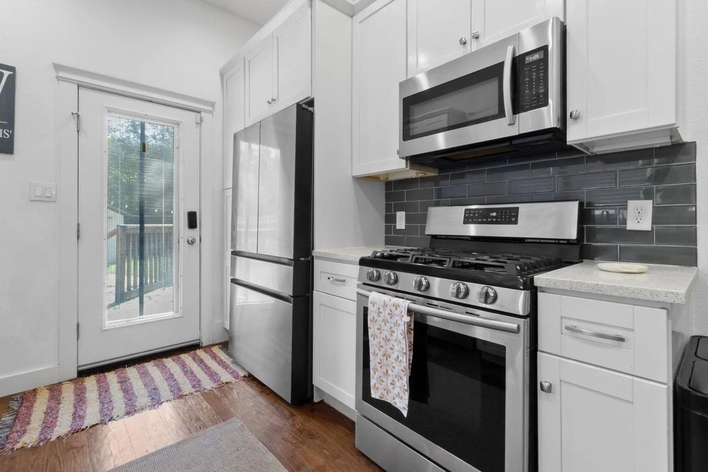 222 S Edgefield Avenue, Dallas