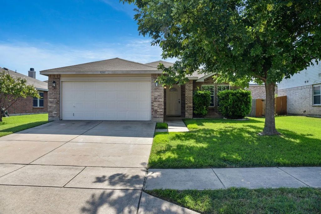 9201 Troy Drive, Fort Worth