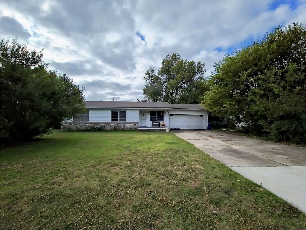 140 Meadowbrook Street, Robinson