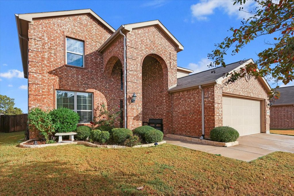 8217 Black Hills Trail, Aubrey