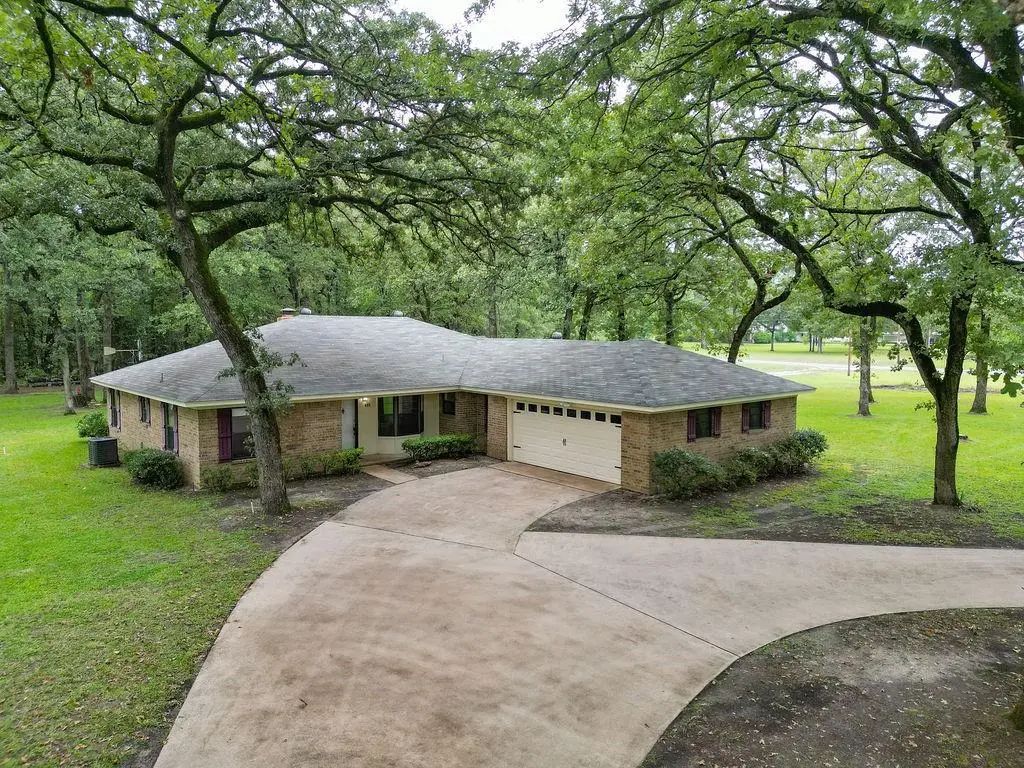 605 County Road 2445, Mineola