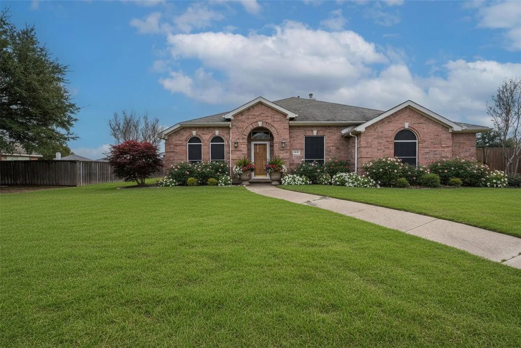 3200 Elmwood Drive, Mesquite
