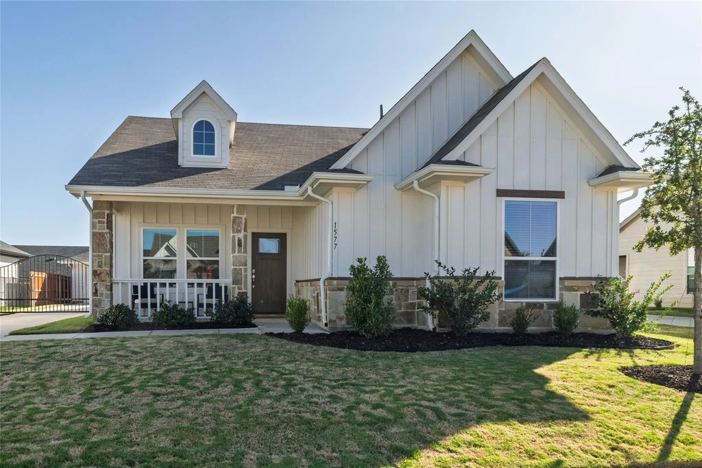 1577 Saylee Lane, Burleson