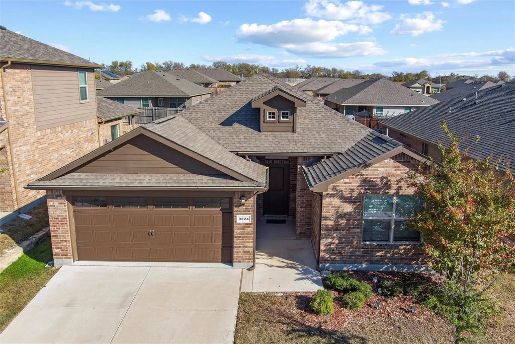 9224 Herringbone Drive, Fort Worth