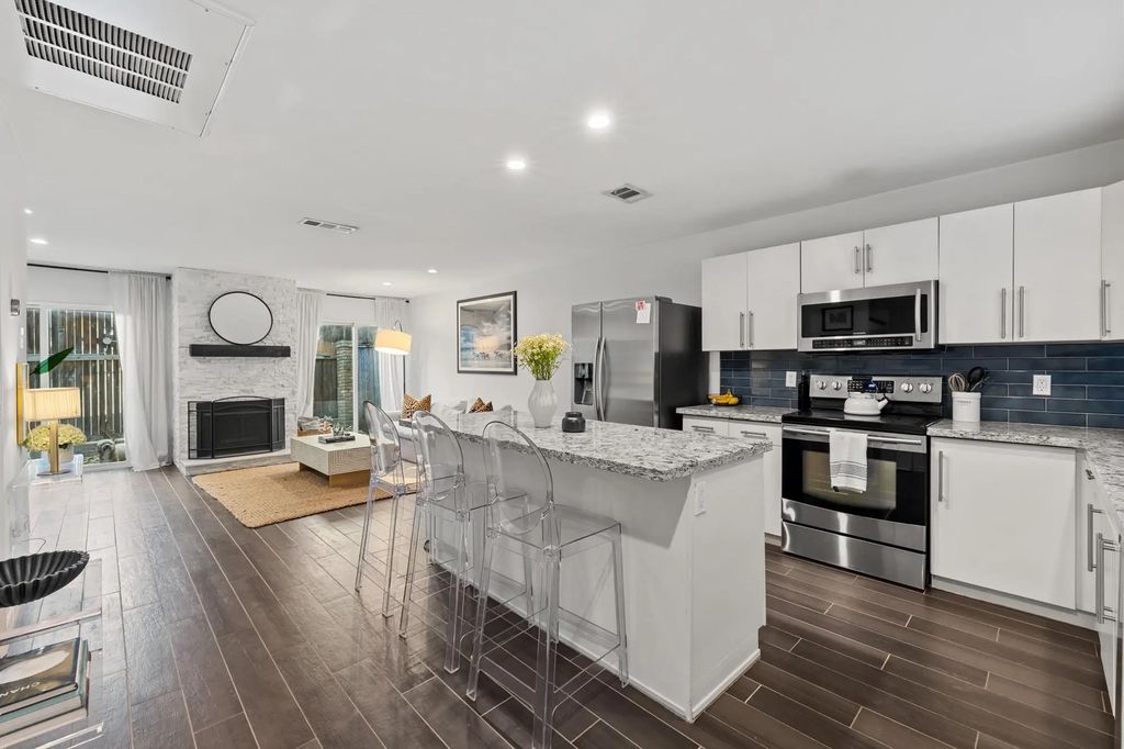 4306 Buena Vista Street 102b, Dallas