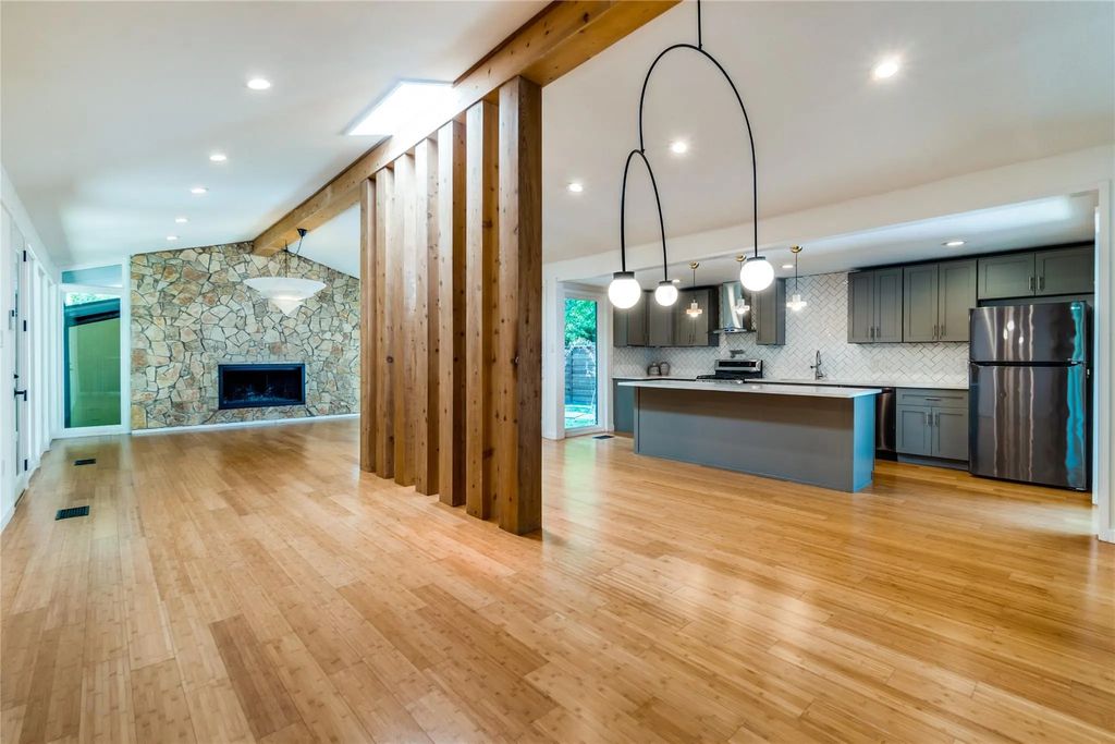 1502 Oak Glen Trail, Dallas