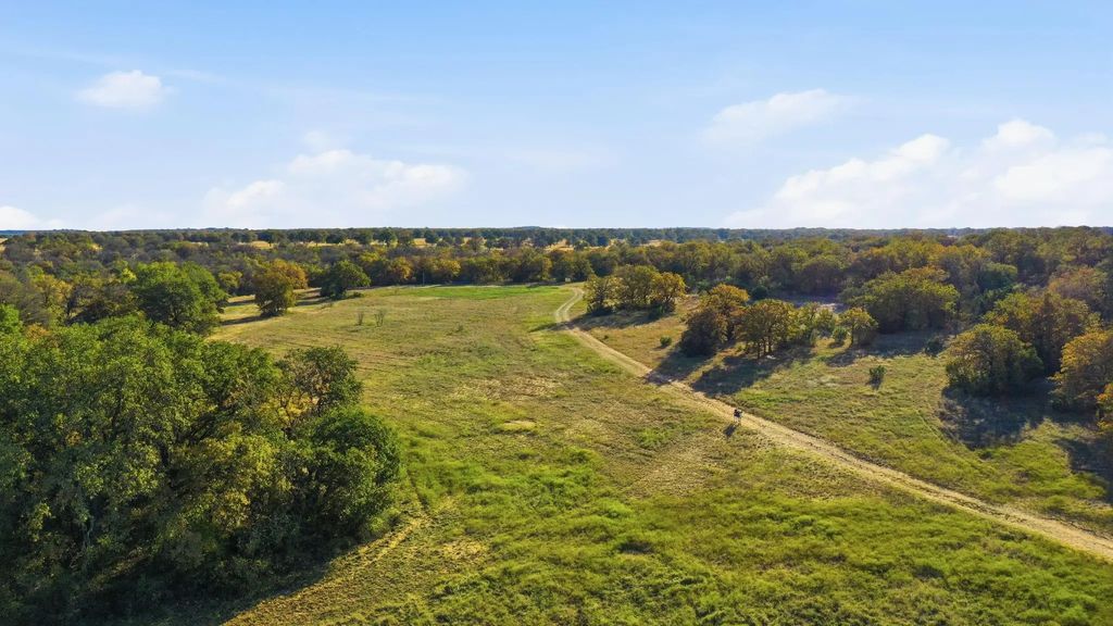 11051 Brock Highway, Lipan