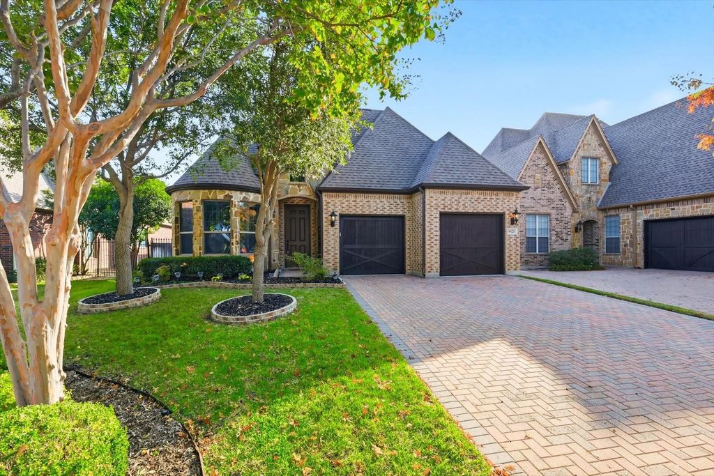 8420 Town Walk Drive, North Richland Hills