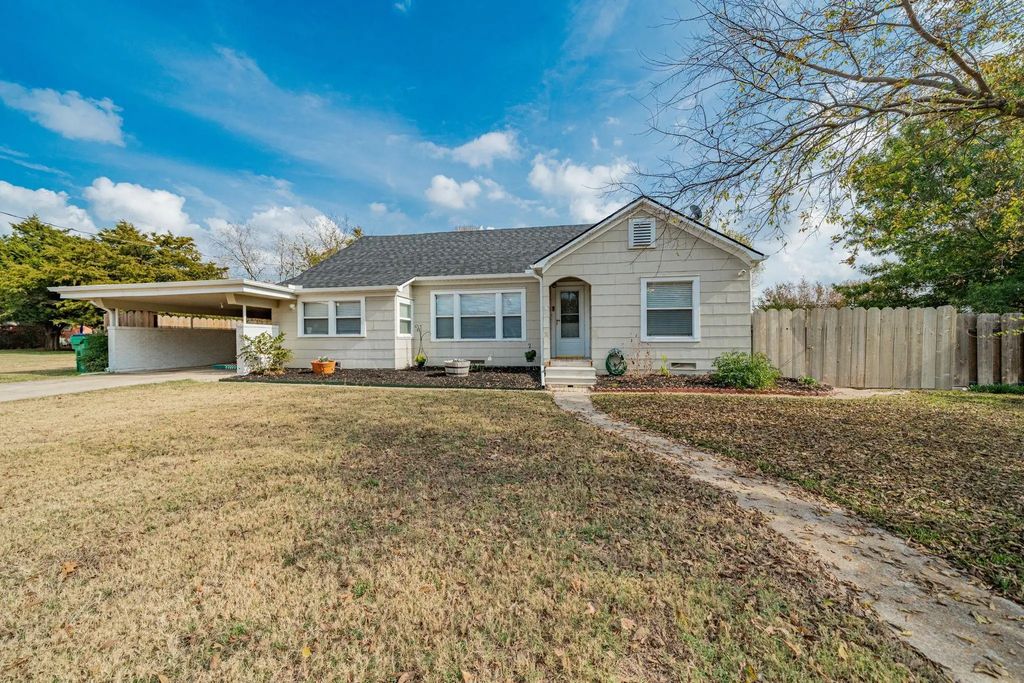 308 N Pecan Street, Muenster