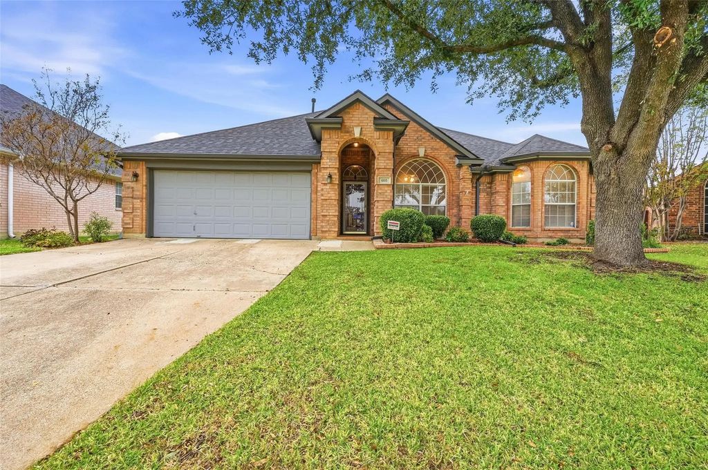 605 Kingfisher Lane, Arlington