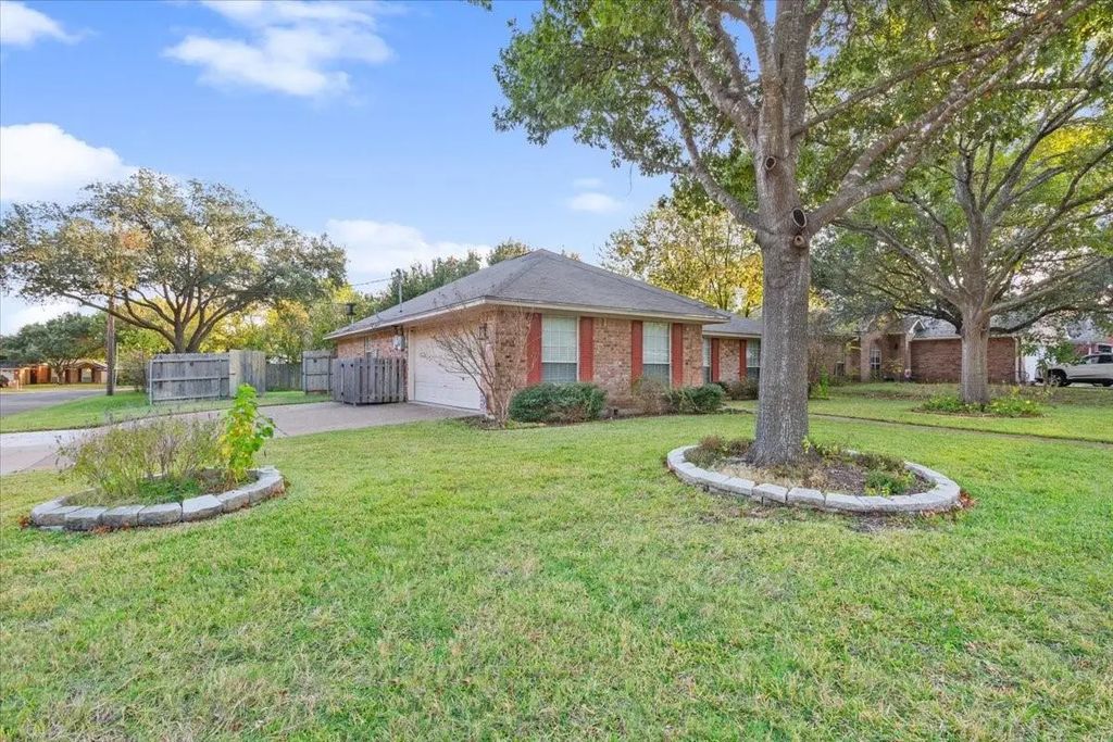 10700 Apache Drive, Waco