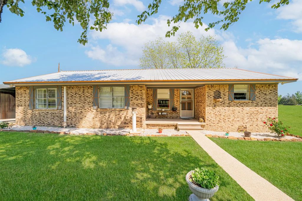 89 County Road 3442, Leesburg