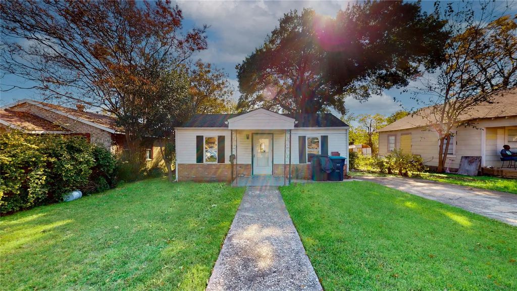 5729 Donnelly Avenue, Fort Worth