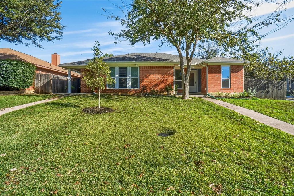 702 Michol Street, Grapevine