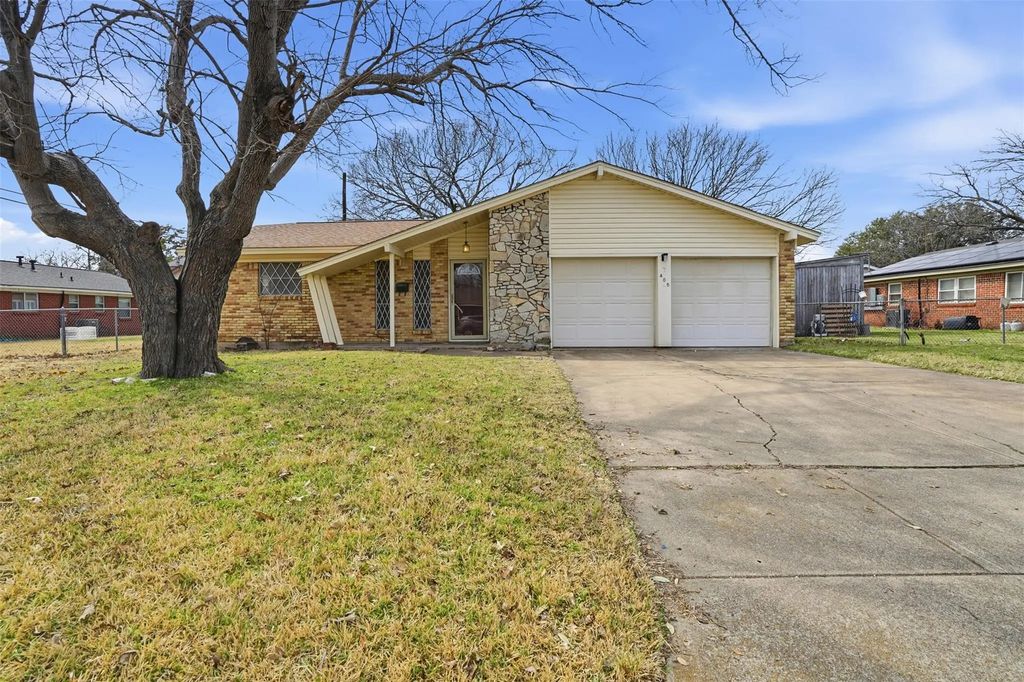 405 Marion Lane, Burleson