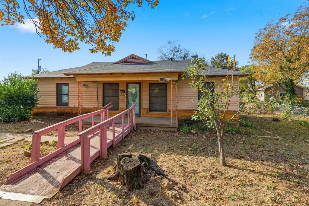 1204 Hoke Smith Drive, Dallas