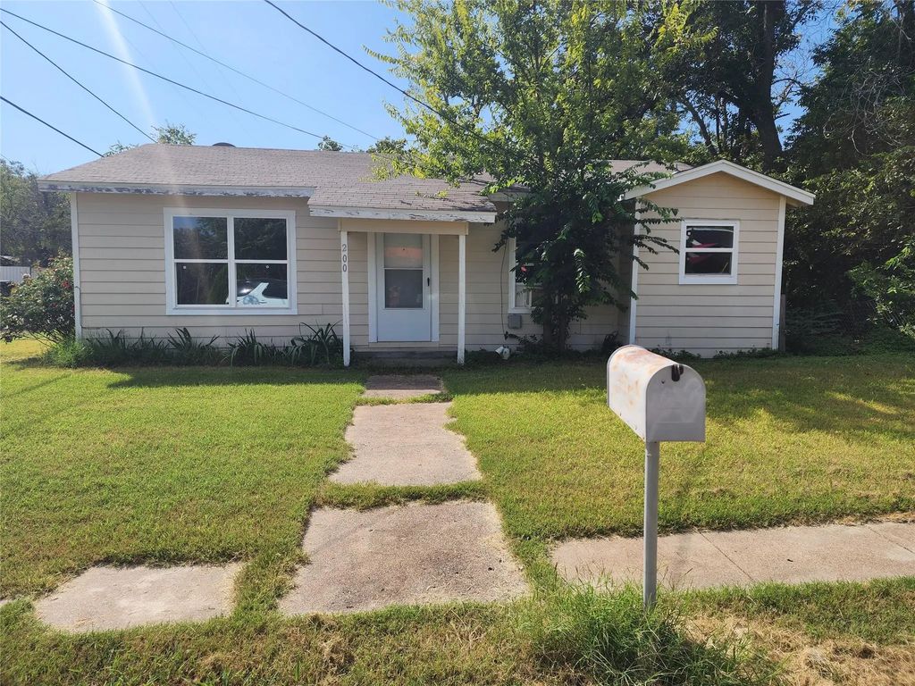 200 W Armstrong Avenue, Comanche
