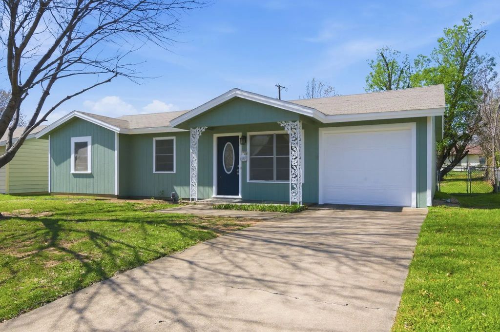809 Milam Drive, Euless