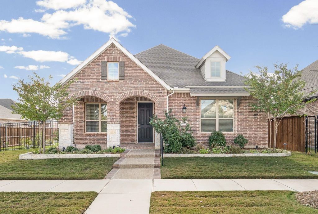 4851 Cypress Thorn Drive, Arlington