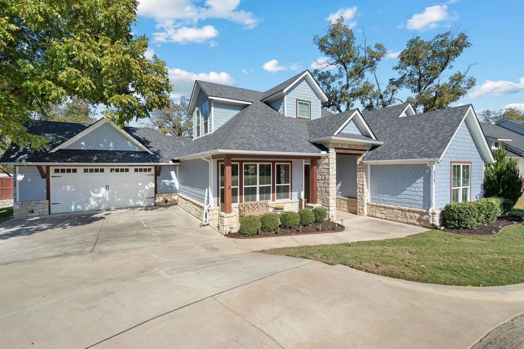 319 Turner Circle, Granbury