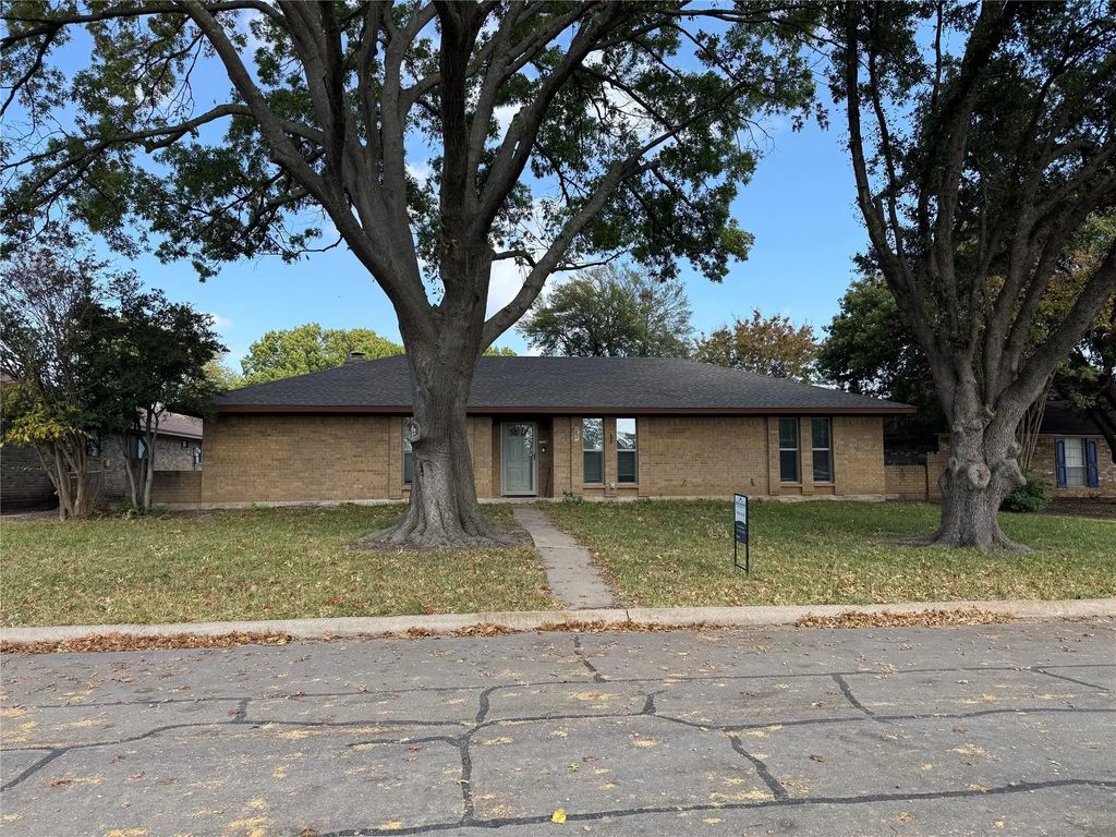 903 Emerson Drive, Allen