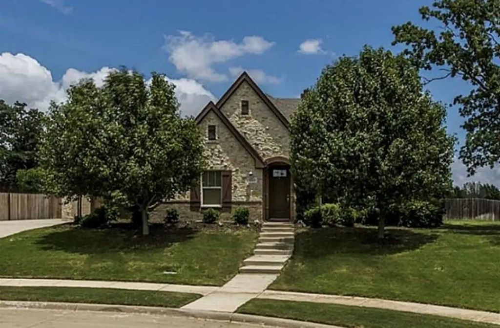 5249 Cornerwood Drive, Fort Worth