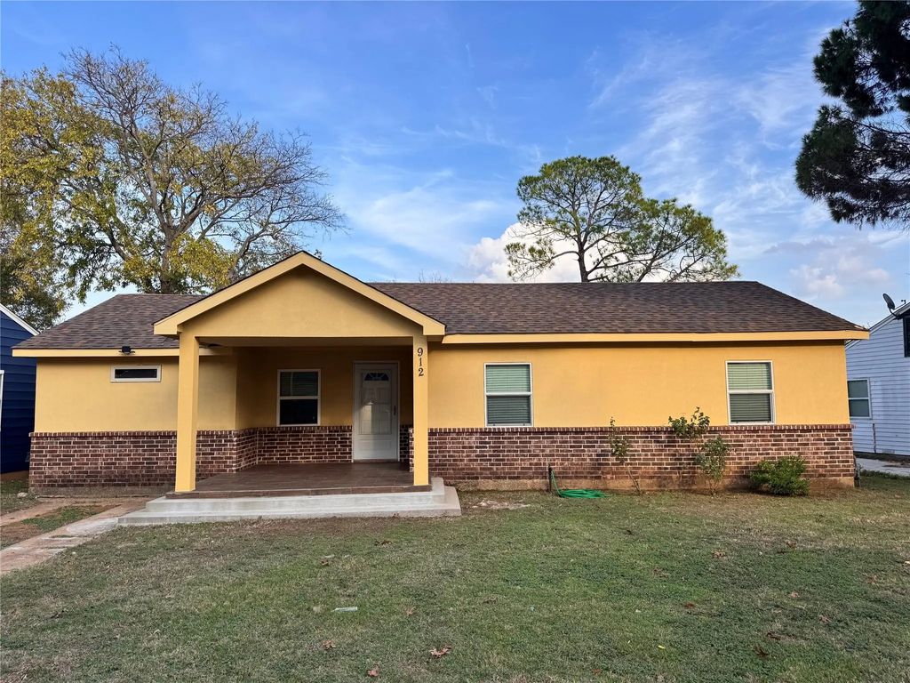 912 Iowa Street, Irving
