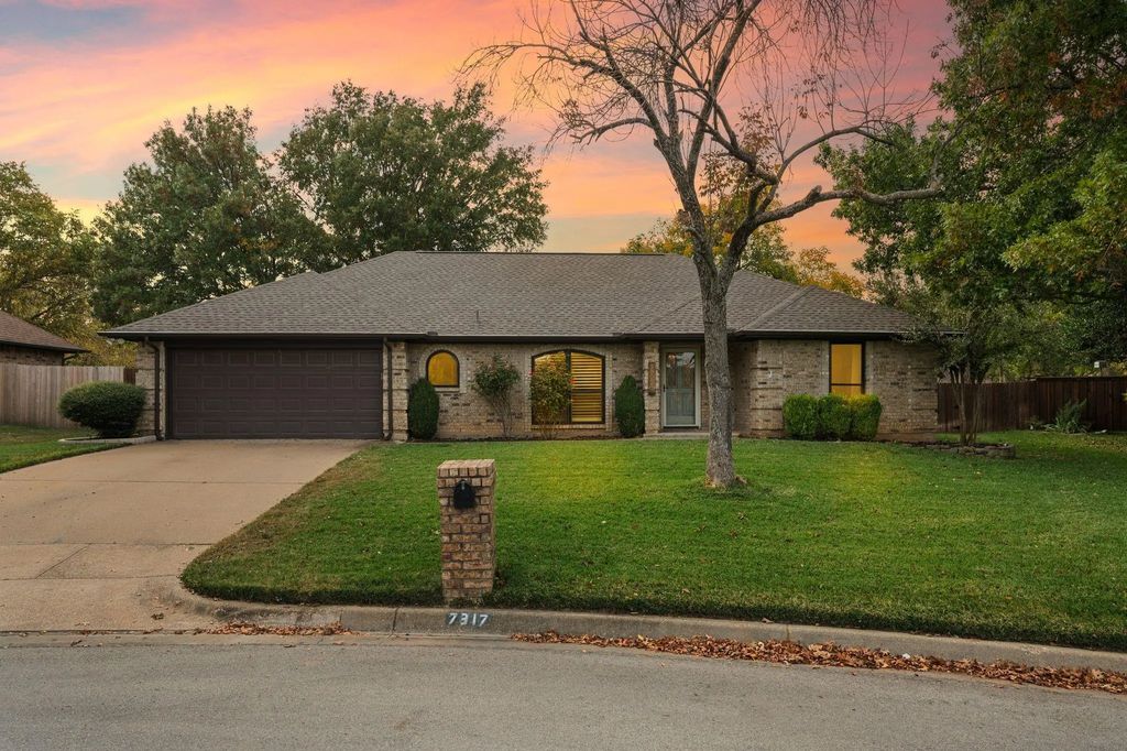 7317 Hialeah Circle W, North Richland Hills