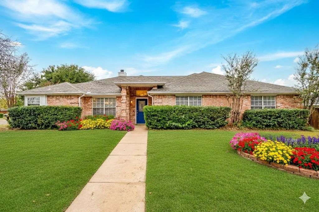 701 Stonebrooke Drive, Burleson