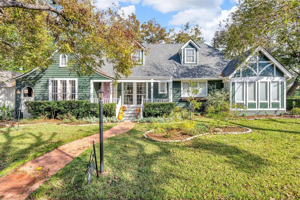 1208 Martha Street, Waxahachie
