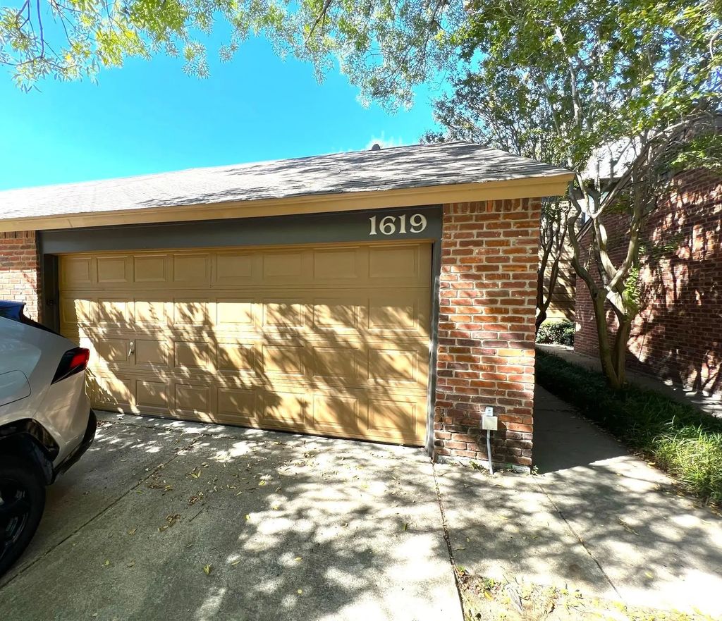 1619 Brentwood Drive, Irving