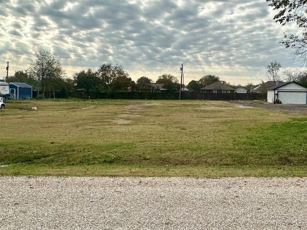 608 Matador Drive, Oak Point