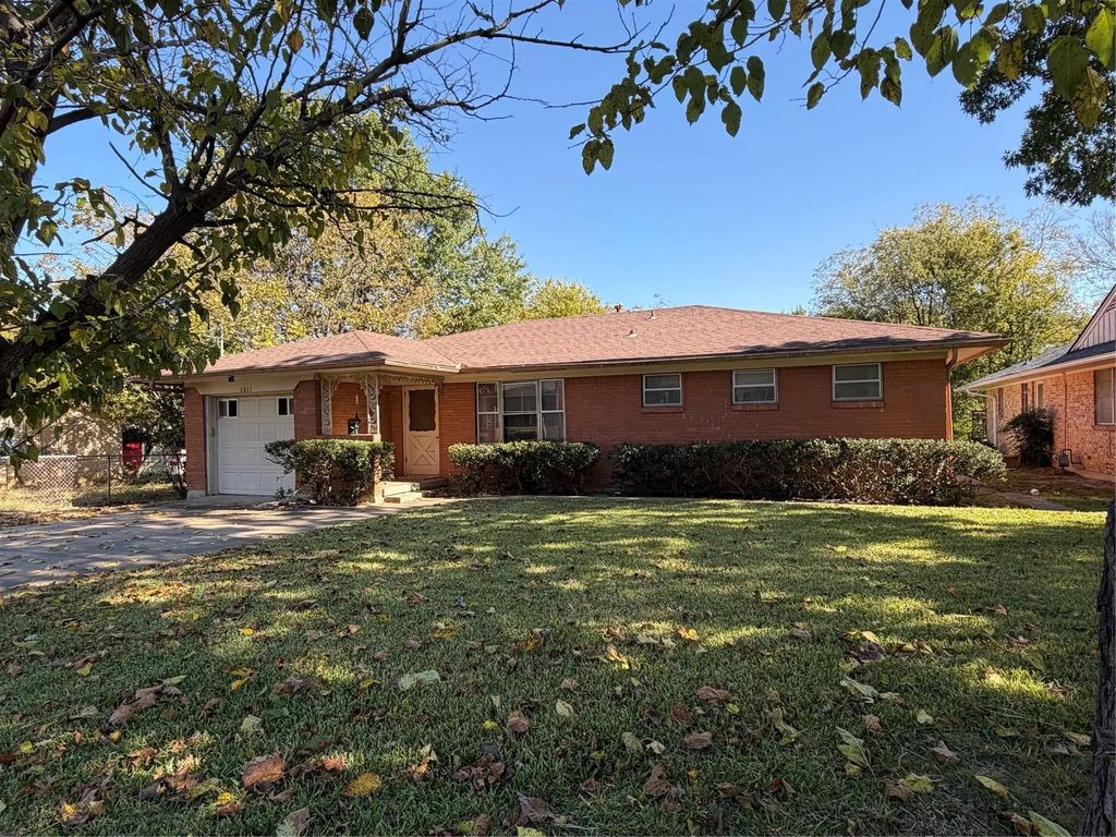 1611 N Alexander Street, Sherman
