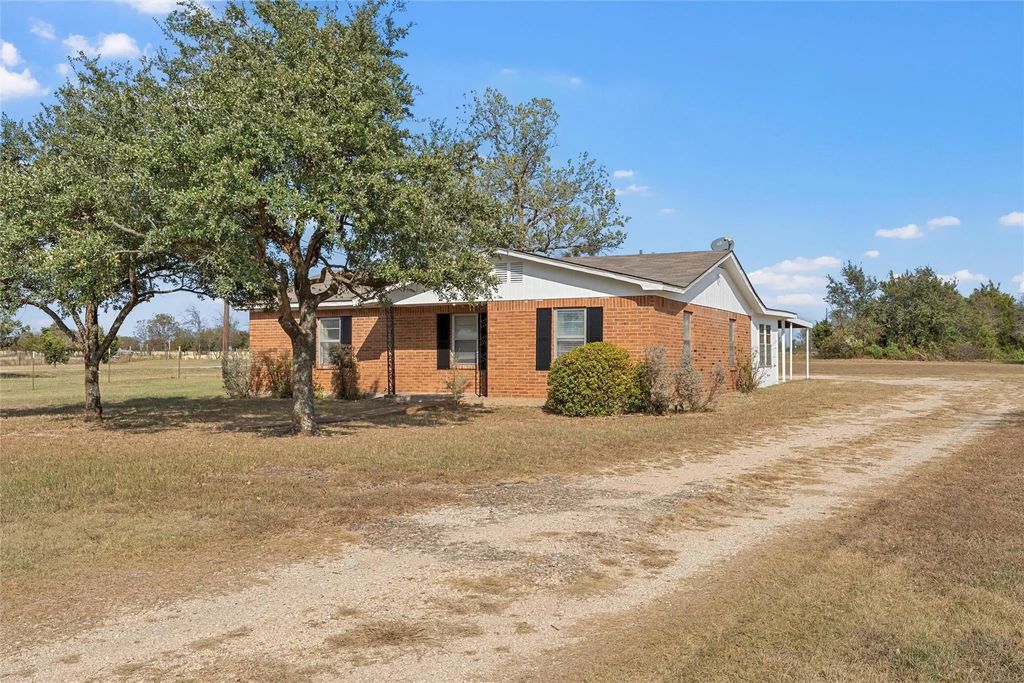 2977 Old Lorena Road, Lorena
