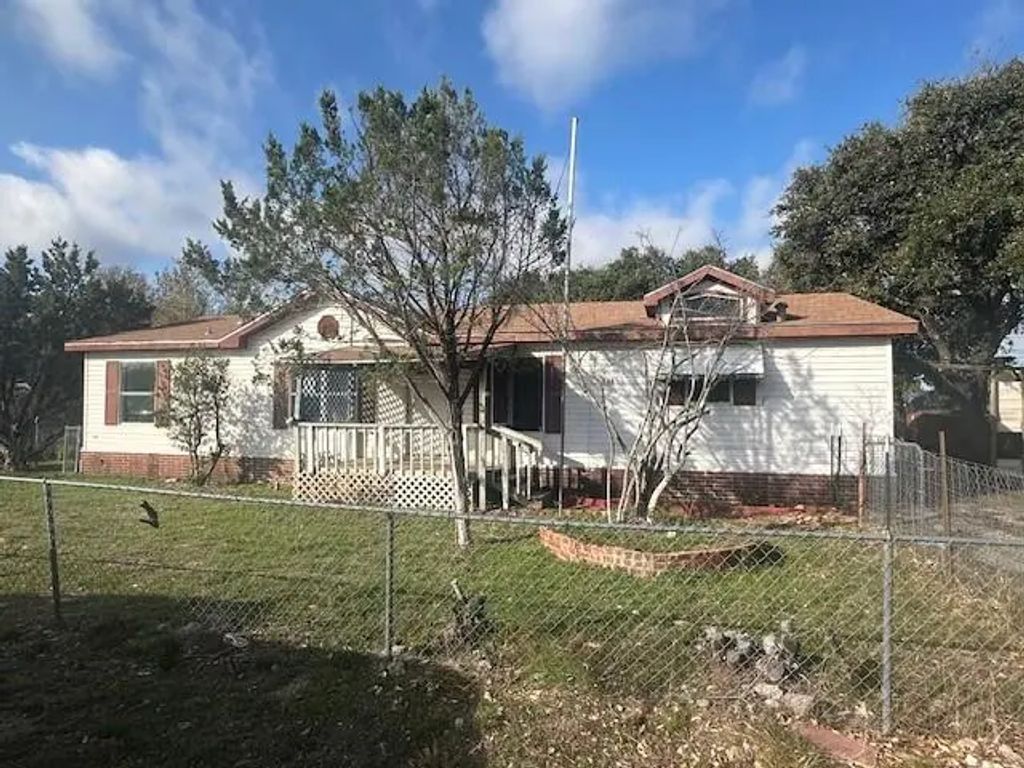 132 Juan Court, Hudson Oaks