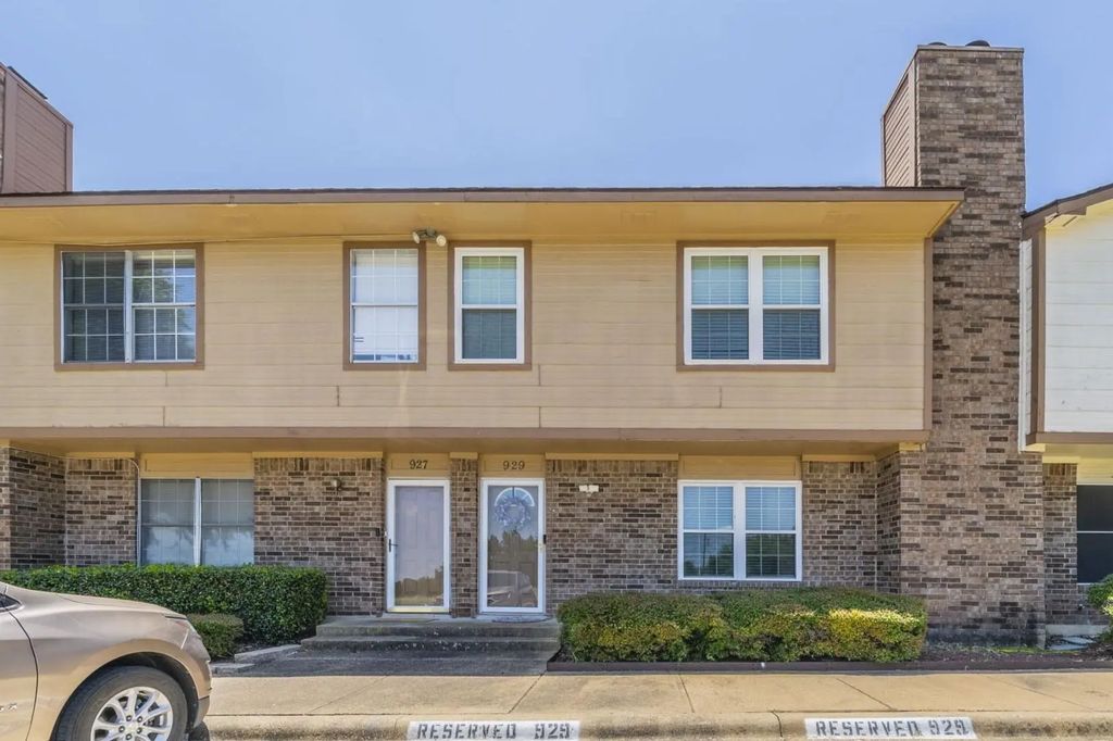 929 Vedral Place 929, Cedar Hill