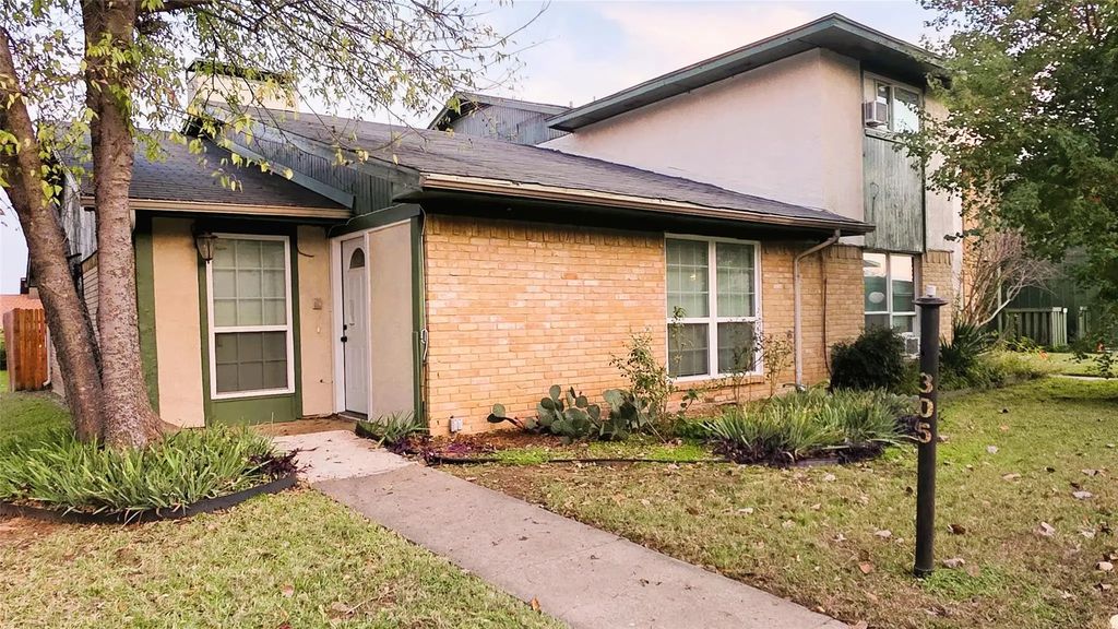 1402 S Carrier Parkway 305, Grand Prairie