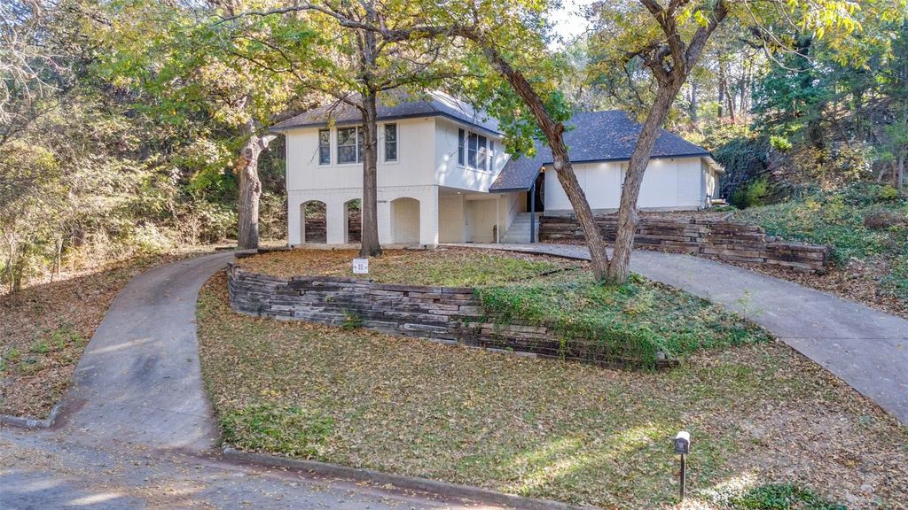 902 Sleepy Hollow Drive, Cedar Hill