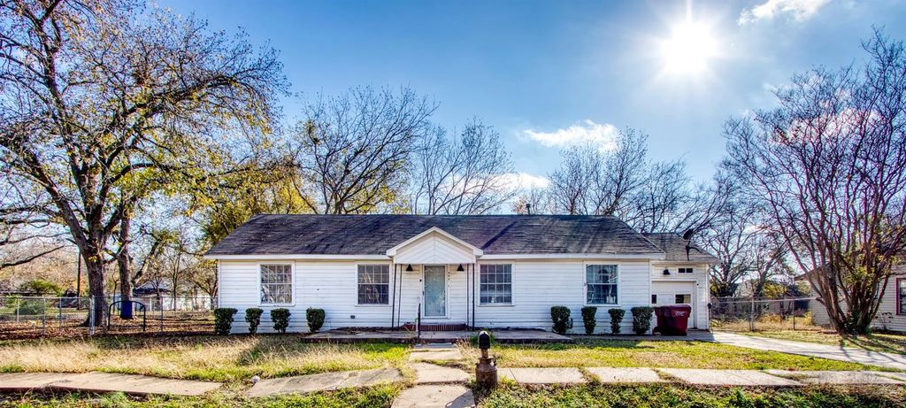 903 W 8th Street, Bonham