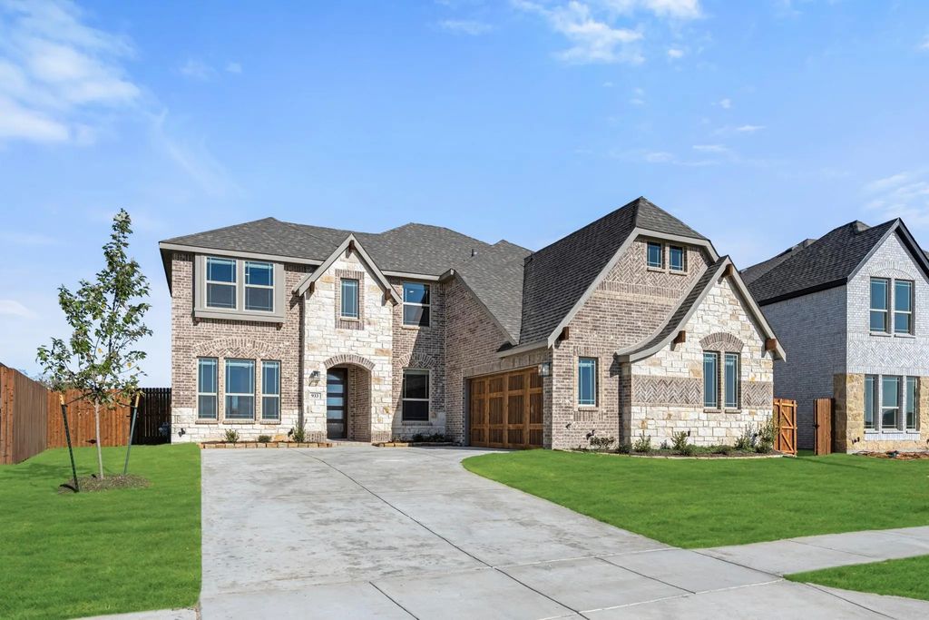933 Cannes Drive, Red Oak