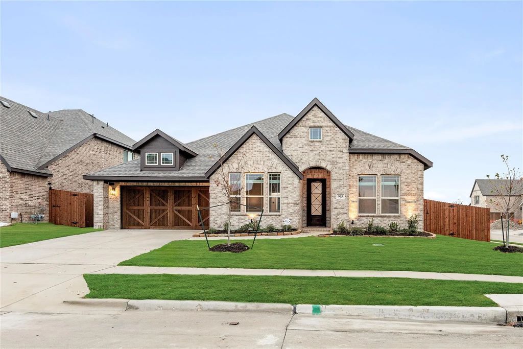 905 Denham Drive, Red Oak