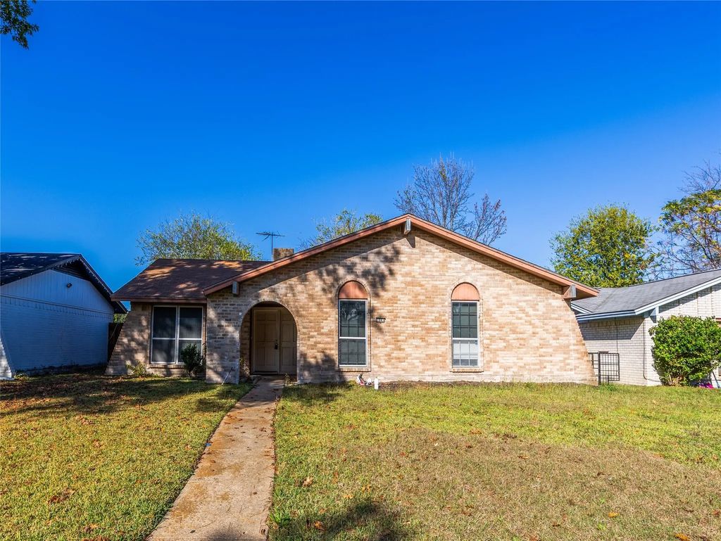 1041 Delores Drive, Garland