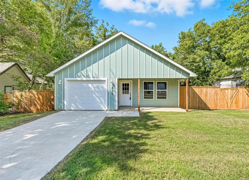 825 W Walker Street, Denison