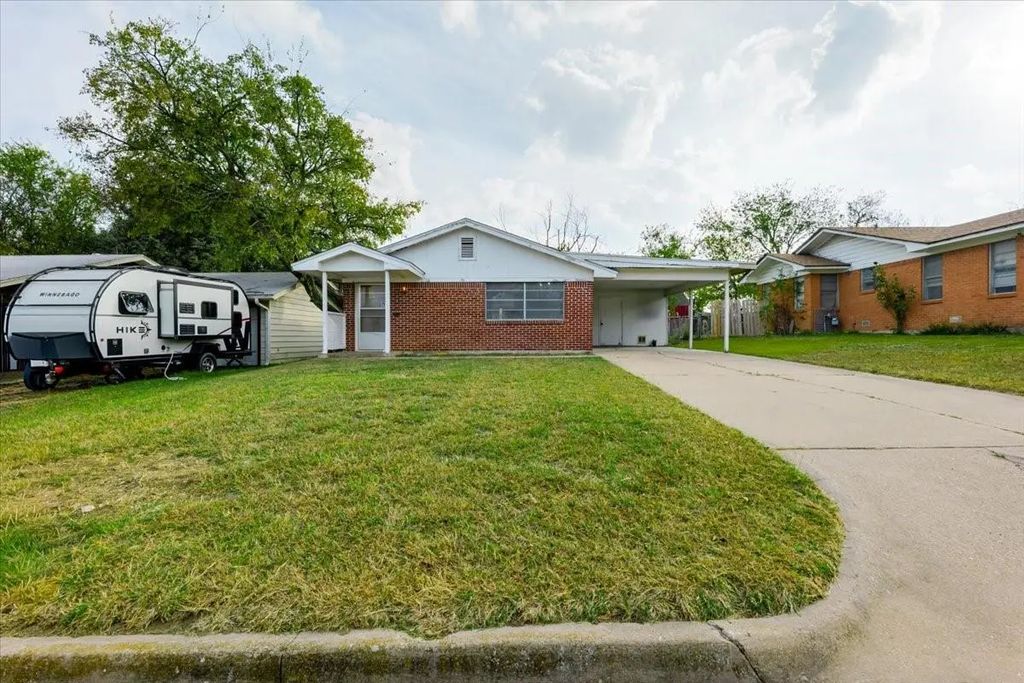 1113 Keechi Street, Weatherford