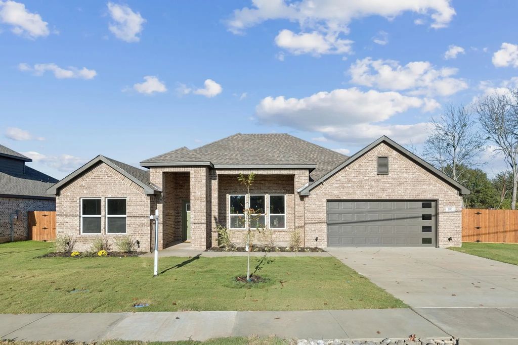 500 Mineral Wells Street, Terrell