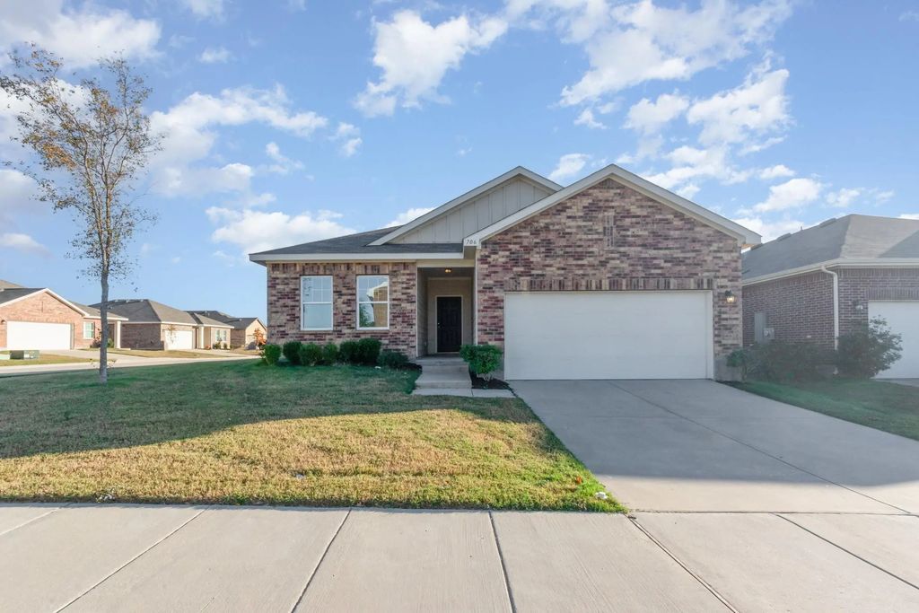 706 Windsor Court, Lavon