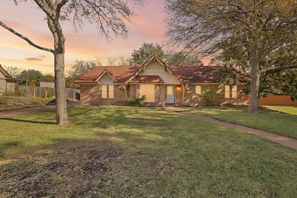 3316 Bobwhite Drive, Bedford